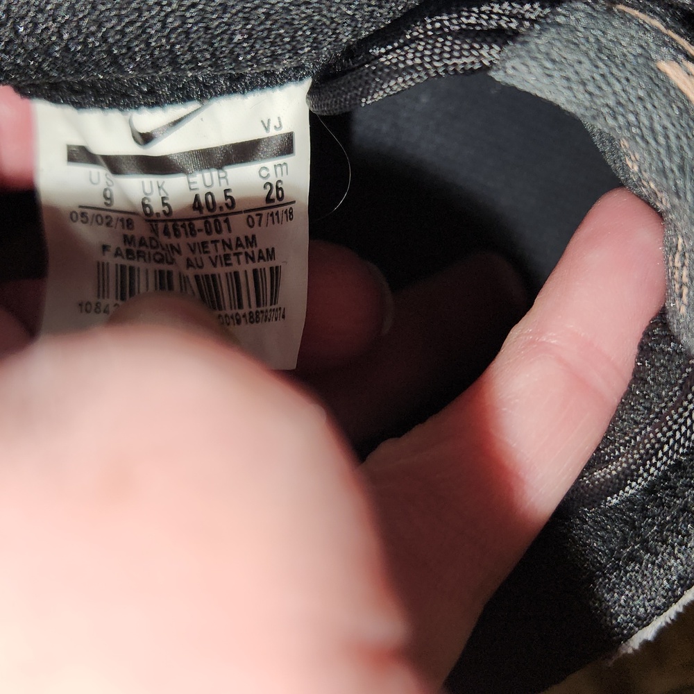 Nike - Picture 3 of 7